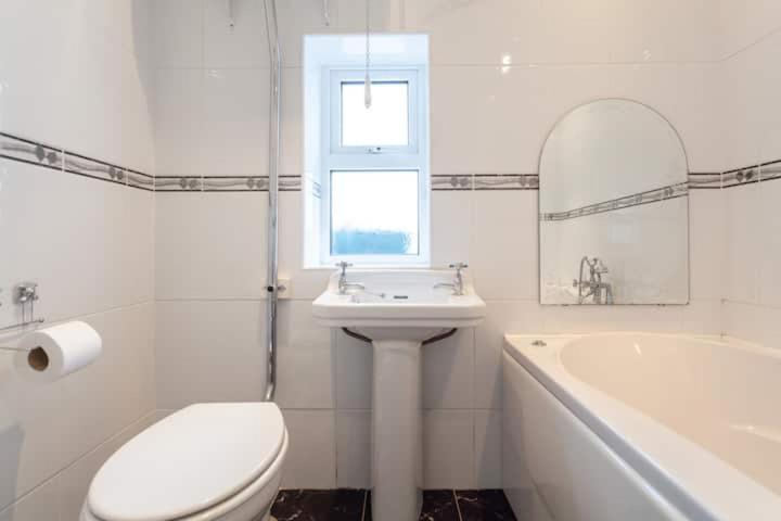 Charming Cottage 4 Bedroom Acton  Extérieur photo