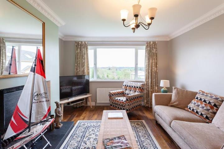 Charming Cottage 4 Bedroom Acton  Extérieur photo